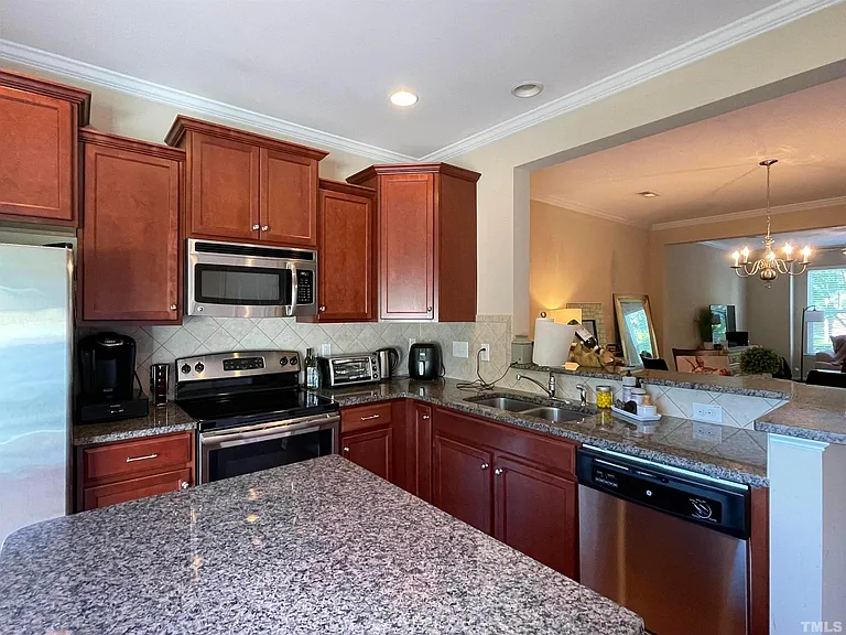 1002 Summerhouse Rd — Photo 3