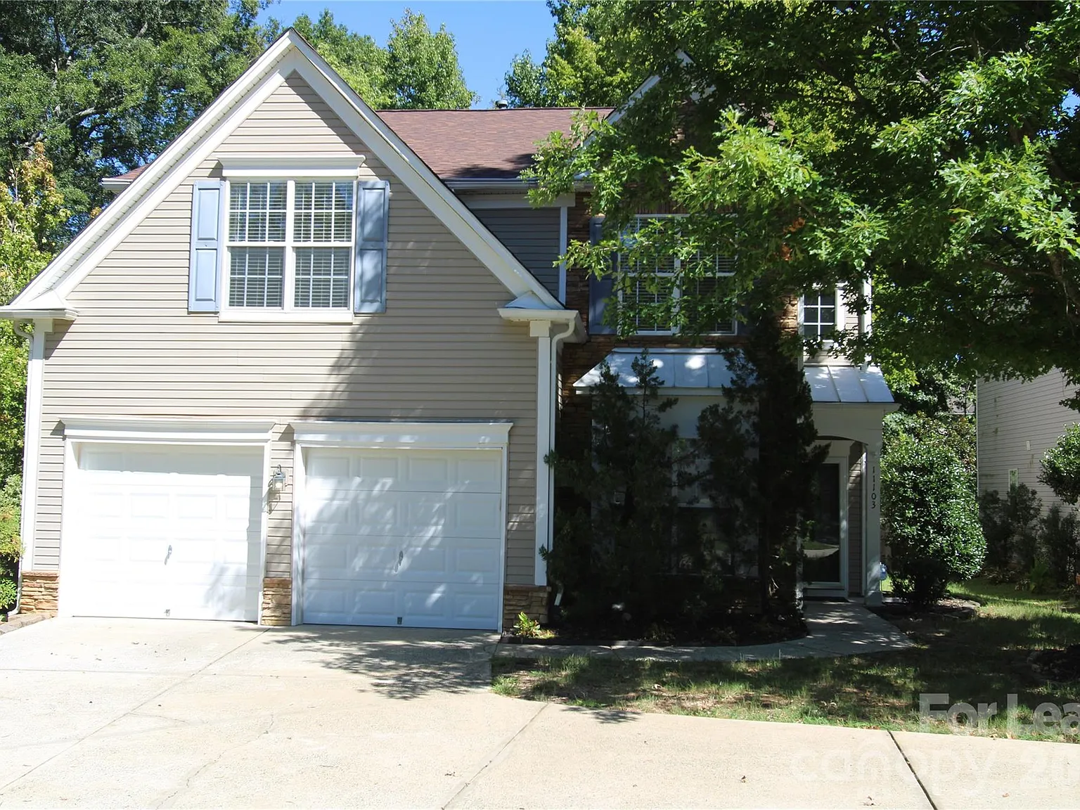 5 bed, 2.5 bath, 2920 sqft, $2,650 — Photo 2