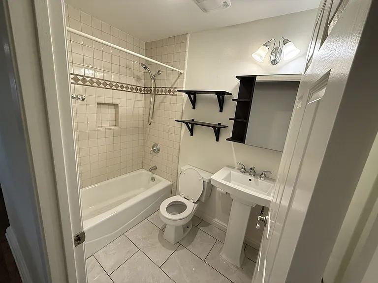 2204 S Bentley Ave #102 — Photo 9