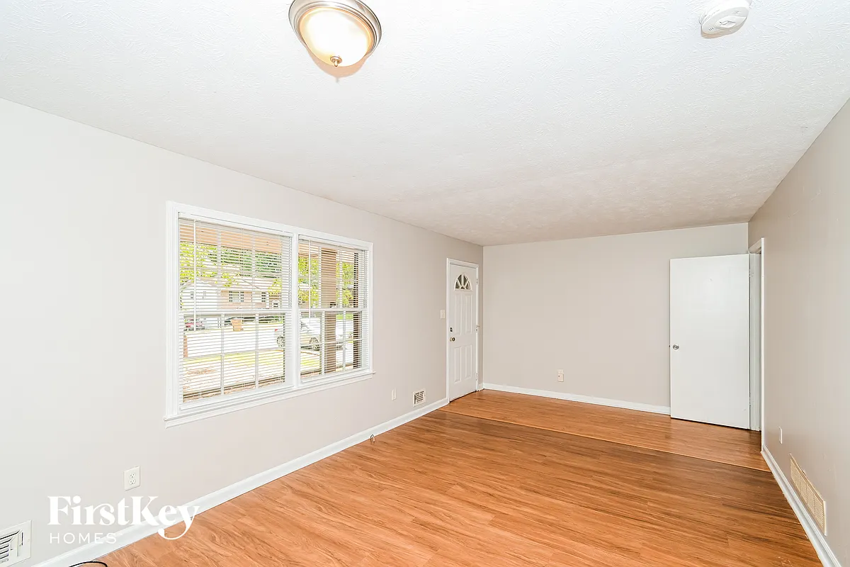 Building Photo - 6917 Knollwood Dr