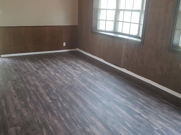 3rd image of 210 Pecan Dr