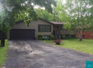 1806 Trail Dr, Duluth, MN 55803