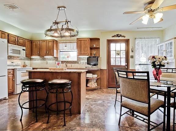 3rd image of 1527 Silverleaf Dr
