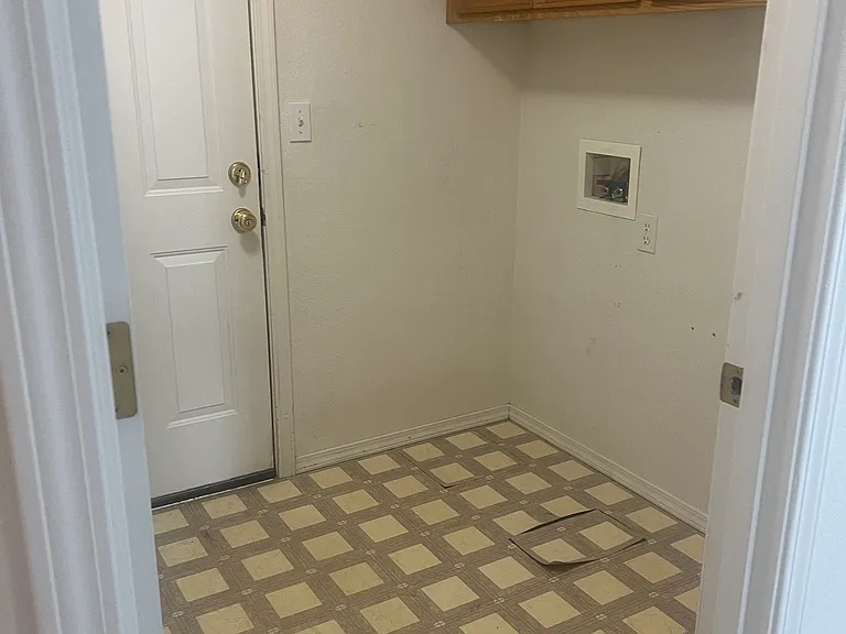 1460 Oxford Park Dr — Photo 18