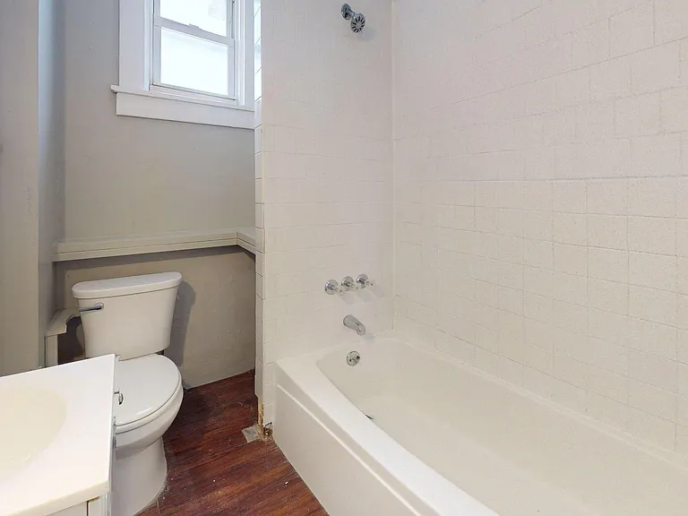 3165 W 31st St — Photo 25