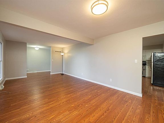 5th image of 800 Wilshire Dr