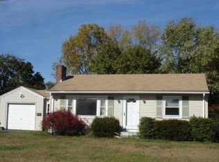 11 Commodore Ave, Warwick, RI 02888
