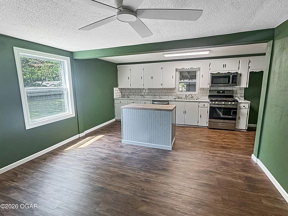 5th image of 716 Campbell St