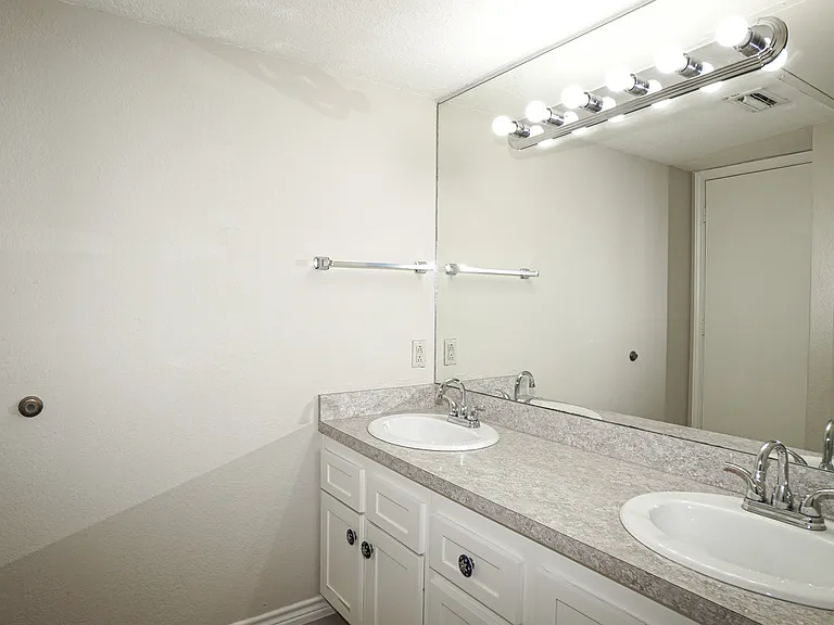 1121 Signal Ridge Pl — Photo 16