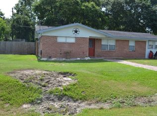 920 Irene St, Winnie, TX 77665