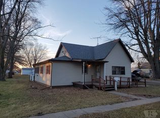 615 N Prairie St, Wapello, IA 52653