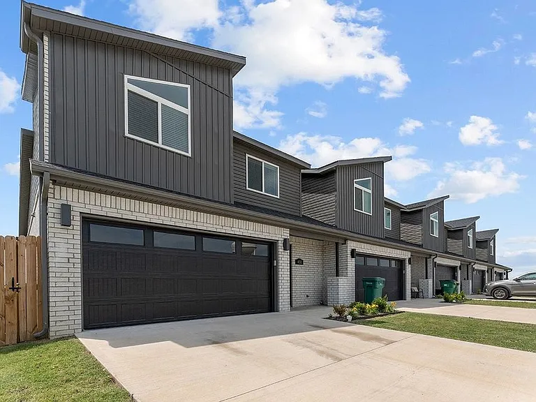 451 Azurite Rd — Photo 2