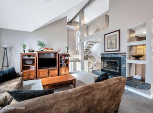 9 Rockspring Ct, Lake Harmony, PA 18624