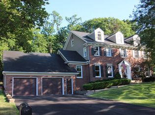 27W751 Brookside Dr, Winfield, IL 60190