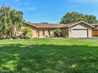 320 Essex Ln, New Lenox, IL 60451
