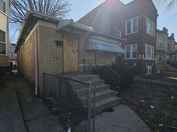 2nd image of 823 N Waller Ave