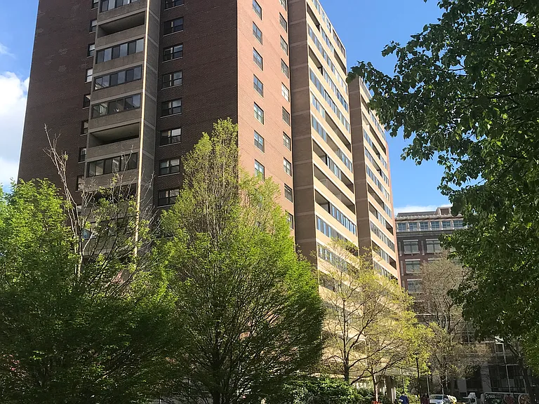 2 Hawthorne Pl #15D — Photo 12