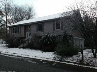2 Country Club Dr, Waterford, CT 06385