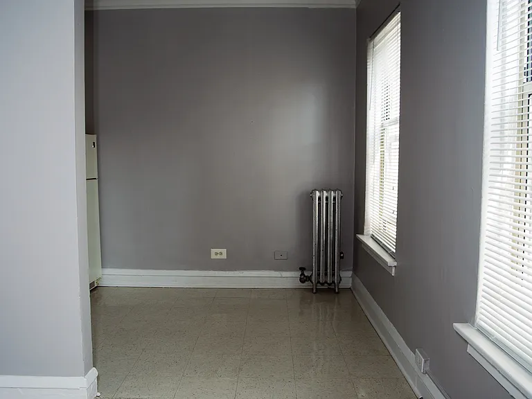 5737 N Kenmore Edgewater Apartments — Photo 18