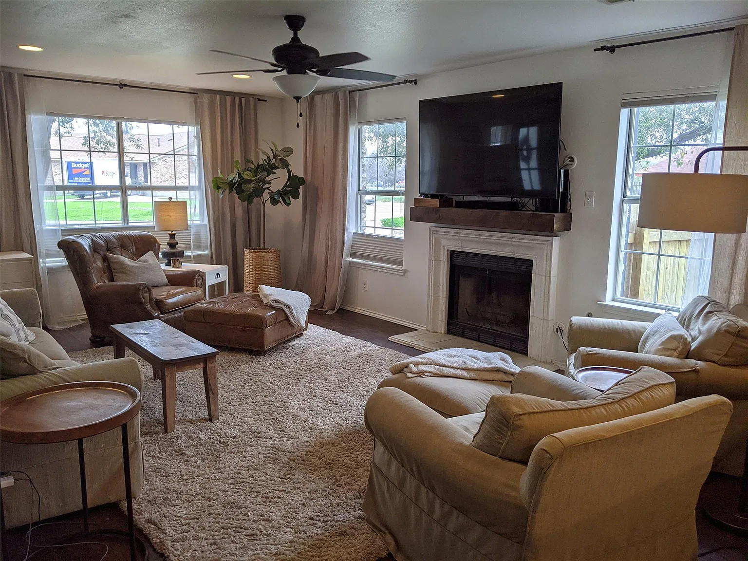 5 bed, 2.5 bath, 2640 sqft, $2,500 — Photo 3