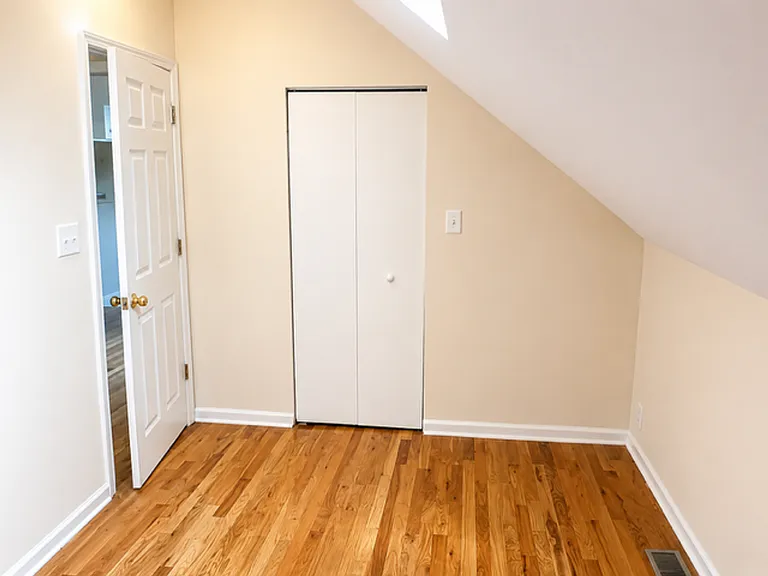 2332 W Charleston St — Photo 11