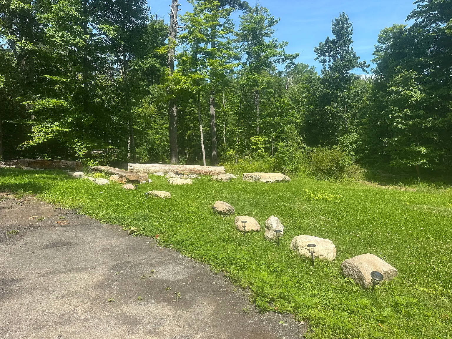 3 bed, 1400 sqft, $2,700 — Photo 2