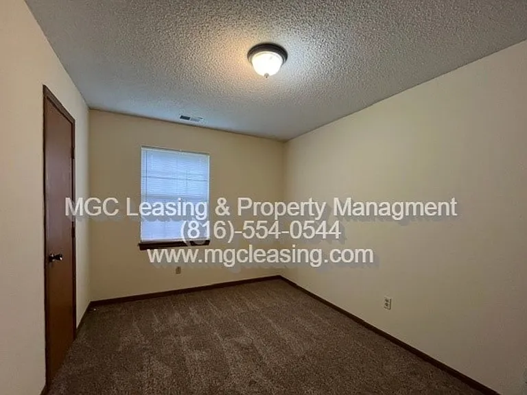 3557-3563 NE Independence Cir — Photo 18