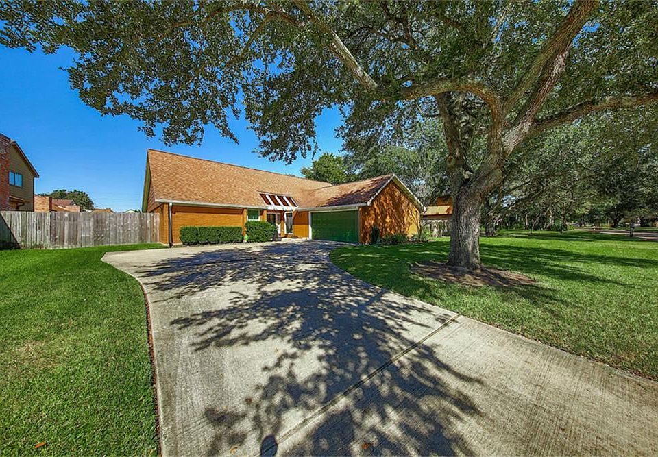1st image of 2922 Meadowcreek Dr