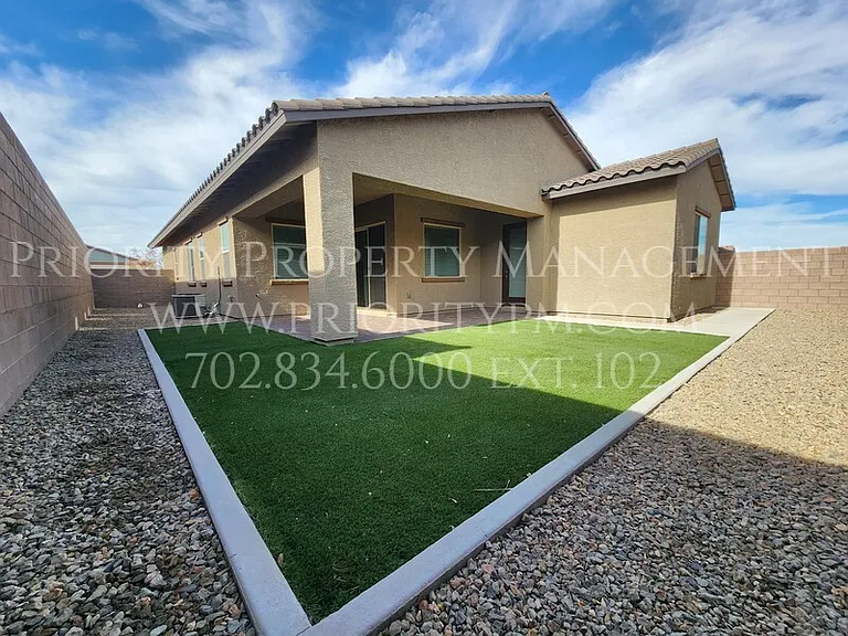 684 Sunray Park St — Photo 8