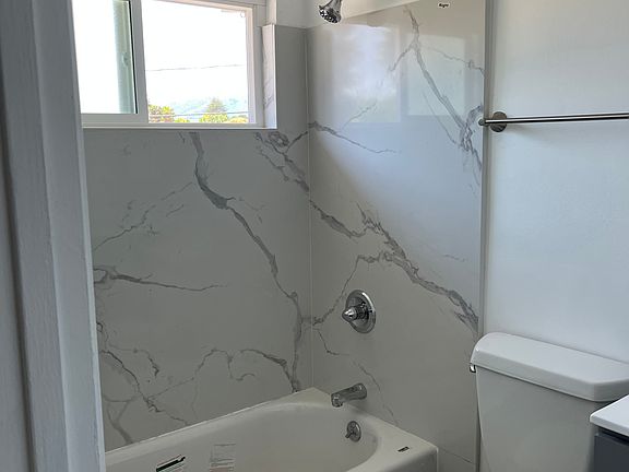 2nd image of 3918 Hamilton Ave #7