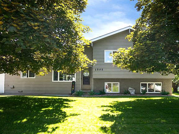 3rd image of 1505 Clarkia Ln