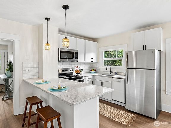 4th image of 1008 Frederick Street SE