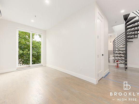 3rd image of 1692 Pacific St APT 4C