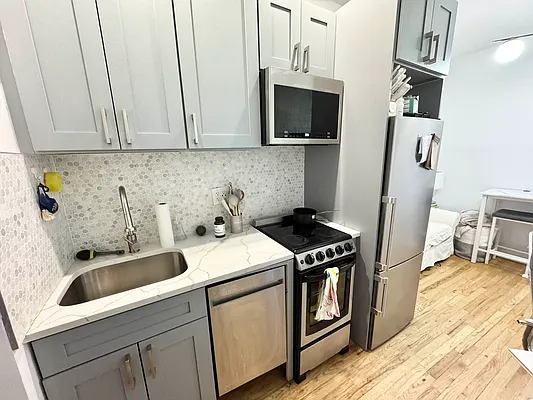 Rented by J PRESTON AND ASSOCIATES INC | media 5