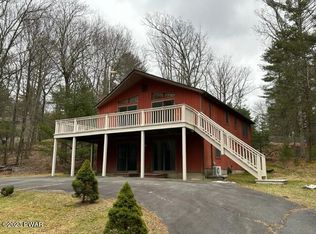 145 N Lake Shore Dr, Dingmans Ferry, PA 18328