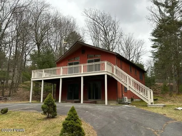145 N Lake Shore Dr, Dingmans Ferry, PA 18328