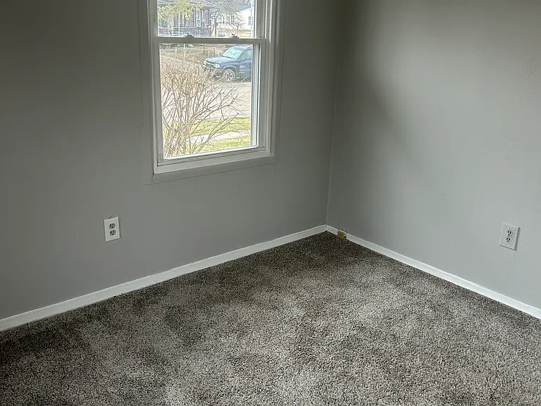 2982 Laverne Dr — Photo 10