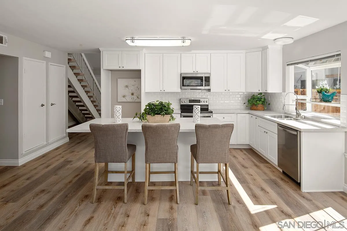 9104 Libra Dr — Photo 3