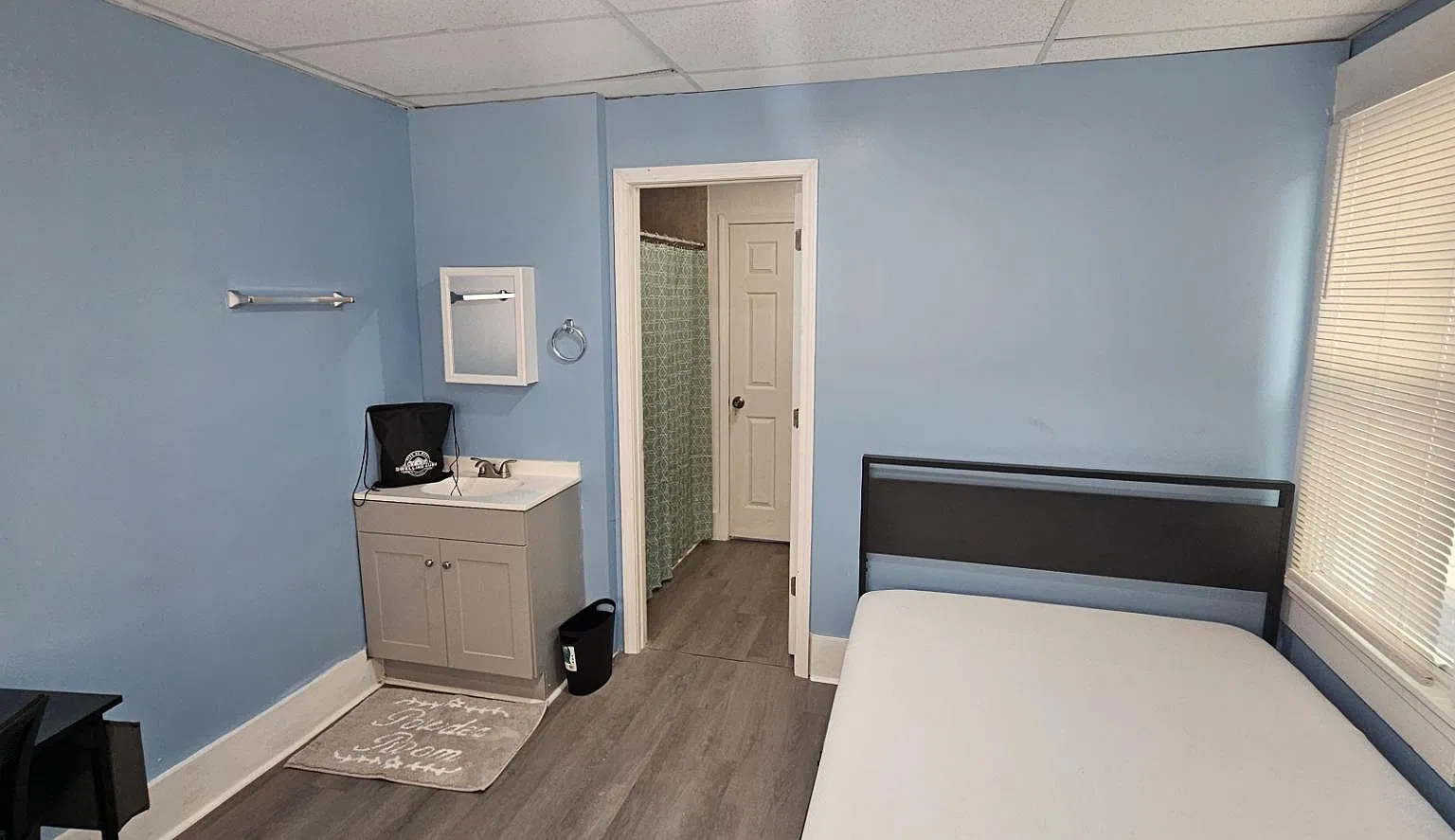 1255 Hart St - Room 1 — Photo 3