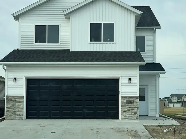 1002 Albert Dr W, West Fargo, ND 58078