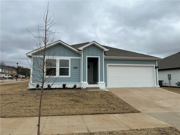 4566 W Canyon Run Dr, Fayetteville, AR 72704