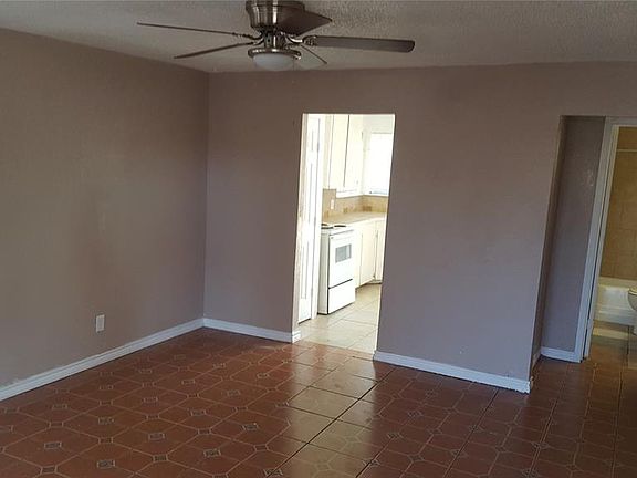 4th image of 4925 Stanley Ave