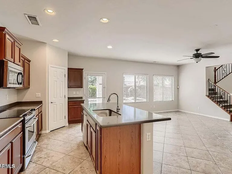 2039 W Kathleen Rd — Photo 8