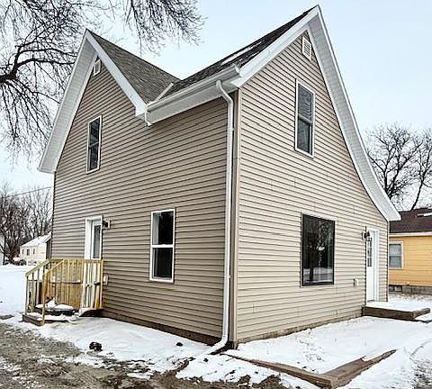3rd image of 515 E Spring St