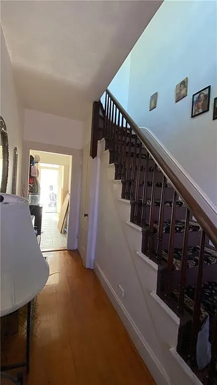 5 bed, 2.0 bath, 1140 sqft, $2,400 — Photo 4