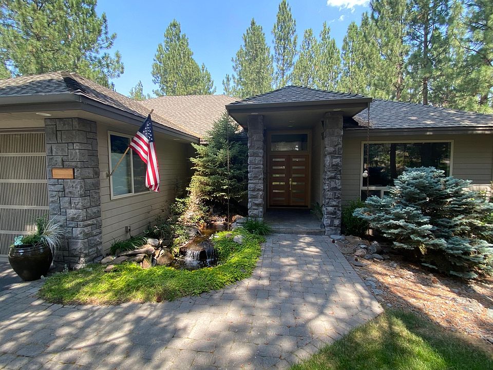 2610 NW Morris Court