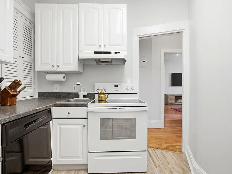 520 Beacon St #2F — Photo 5