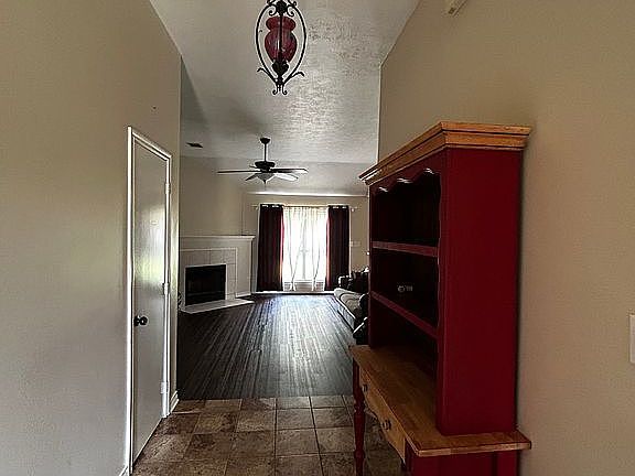 4th image of 2304 Colgate Cir