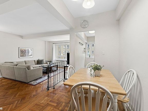 4th image of 333 W 57th St APT 502