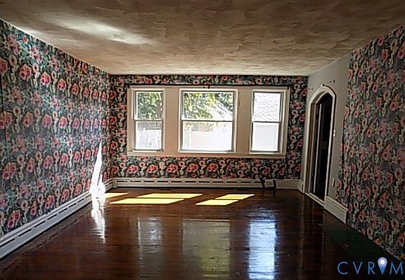5th image of 212 Royal Oak Ave